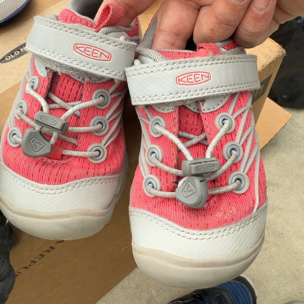Keen shoes size 8